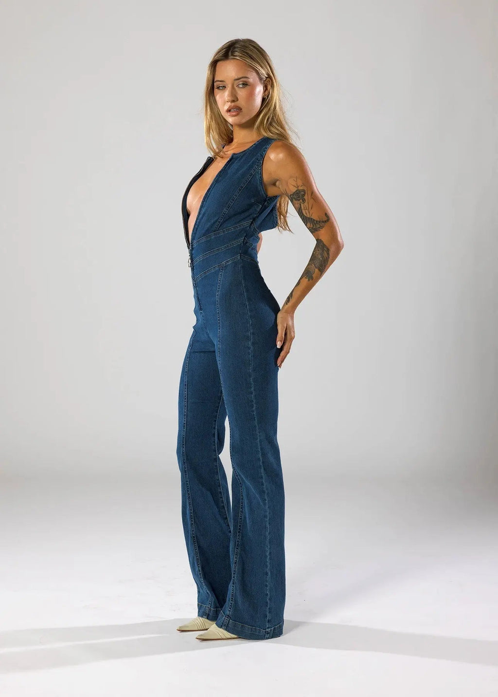 Denim Jumpsuit for Women with Vintage Charm and Figure-Hugging Fit – Casual Chic Style
