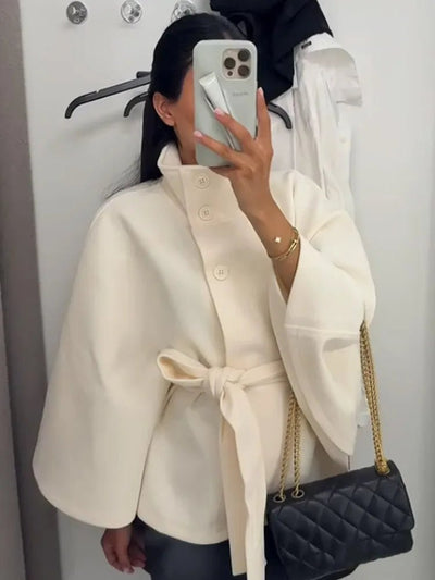 Elegant Wool Cape for Women – Stylish Batwing Design for Autumn Wear