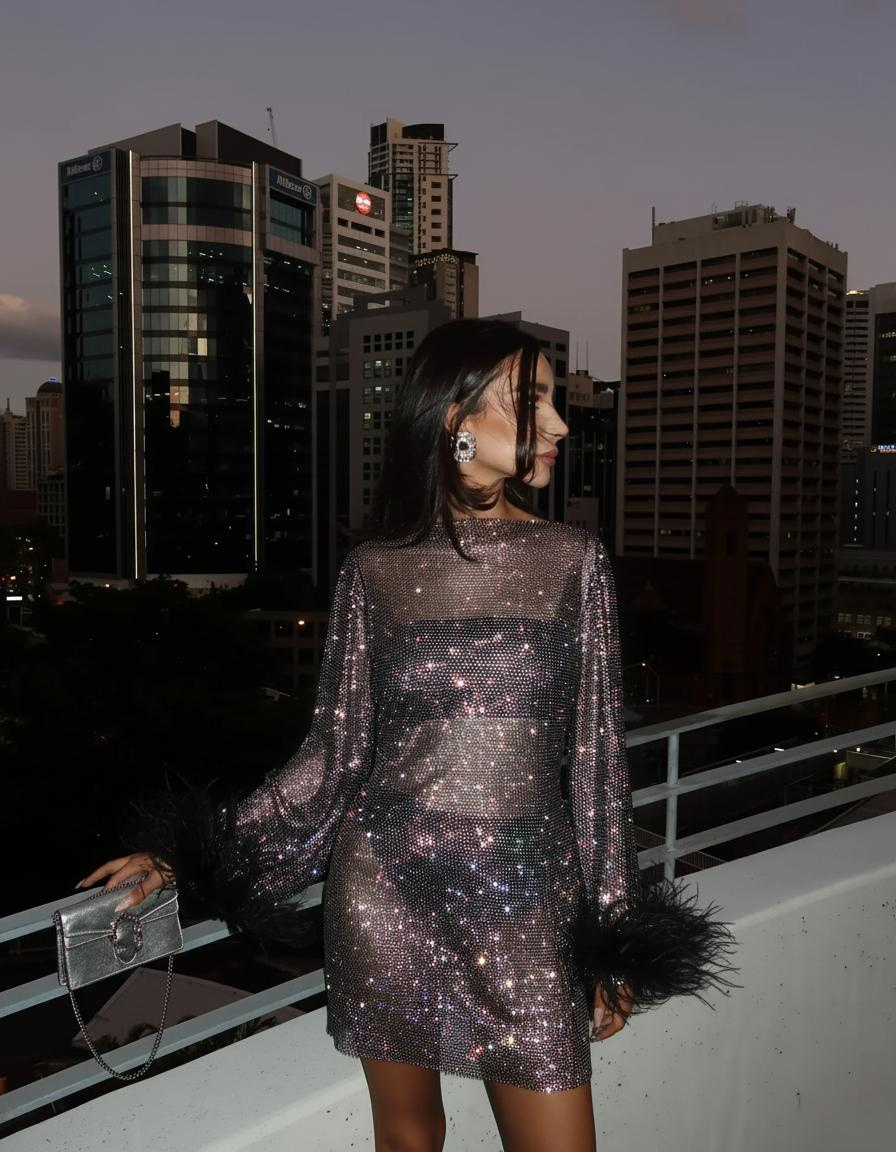Shimmering Mini Dress for Evening Events with V-Neckline Detail