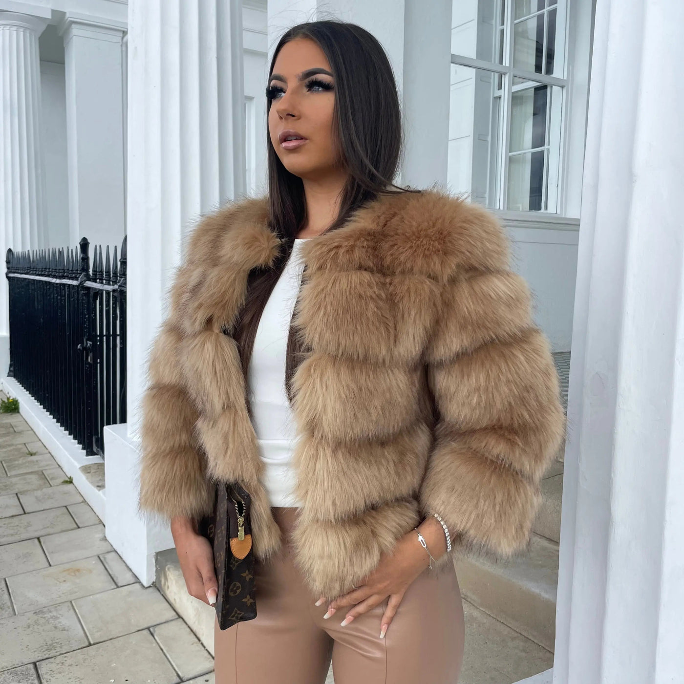 Luxurious Faux Fur Jacket for Women – Elegant Design for Glamorous Winter Style