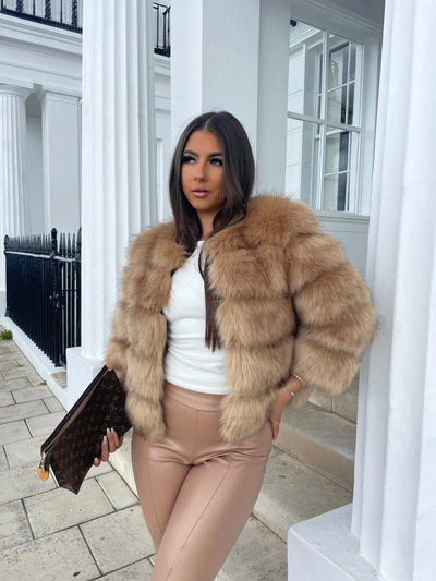 Luxurious Faux Fur Jacket for Women – Elegant Design for Glamorous Winter Style