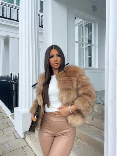 Luxurious Faux Fur Jacket for Women – Elegant Design for Glamorous Winter Style