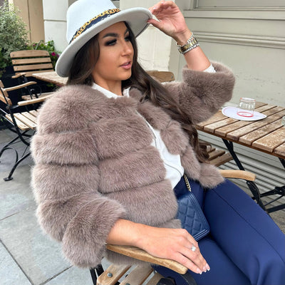 Luxurious Faux Fur Jacket for Women – Elegant Design for Glamorous Winter Style
