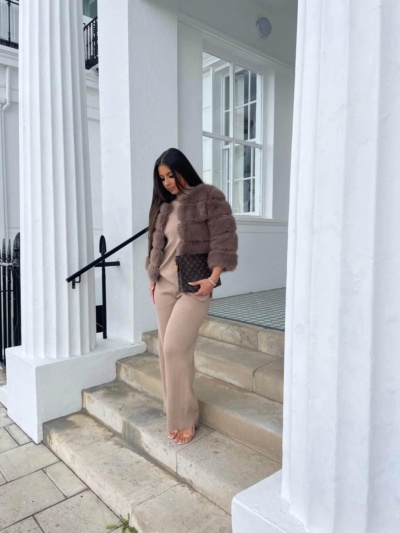 Luxurious Faux Fur Jacket for Women – Elegant Design for Glamorous Winter Style