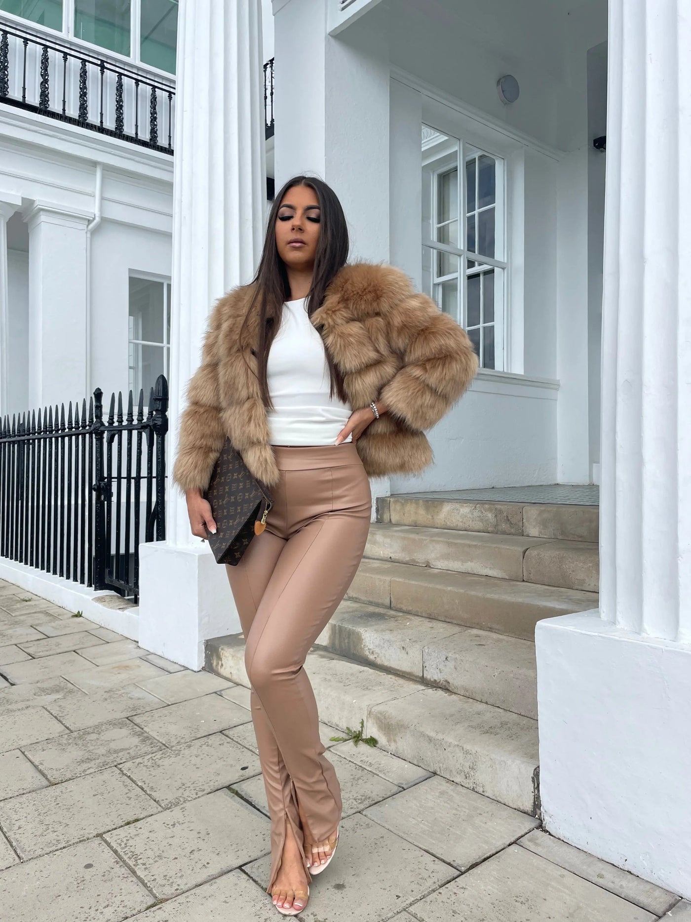 Luxurious Faux Fur Jacket for Women – Elegant Design for Glamorous Winter Style