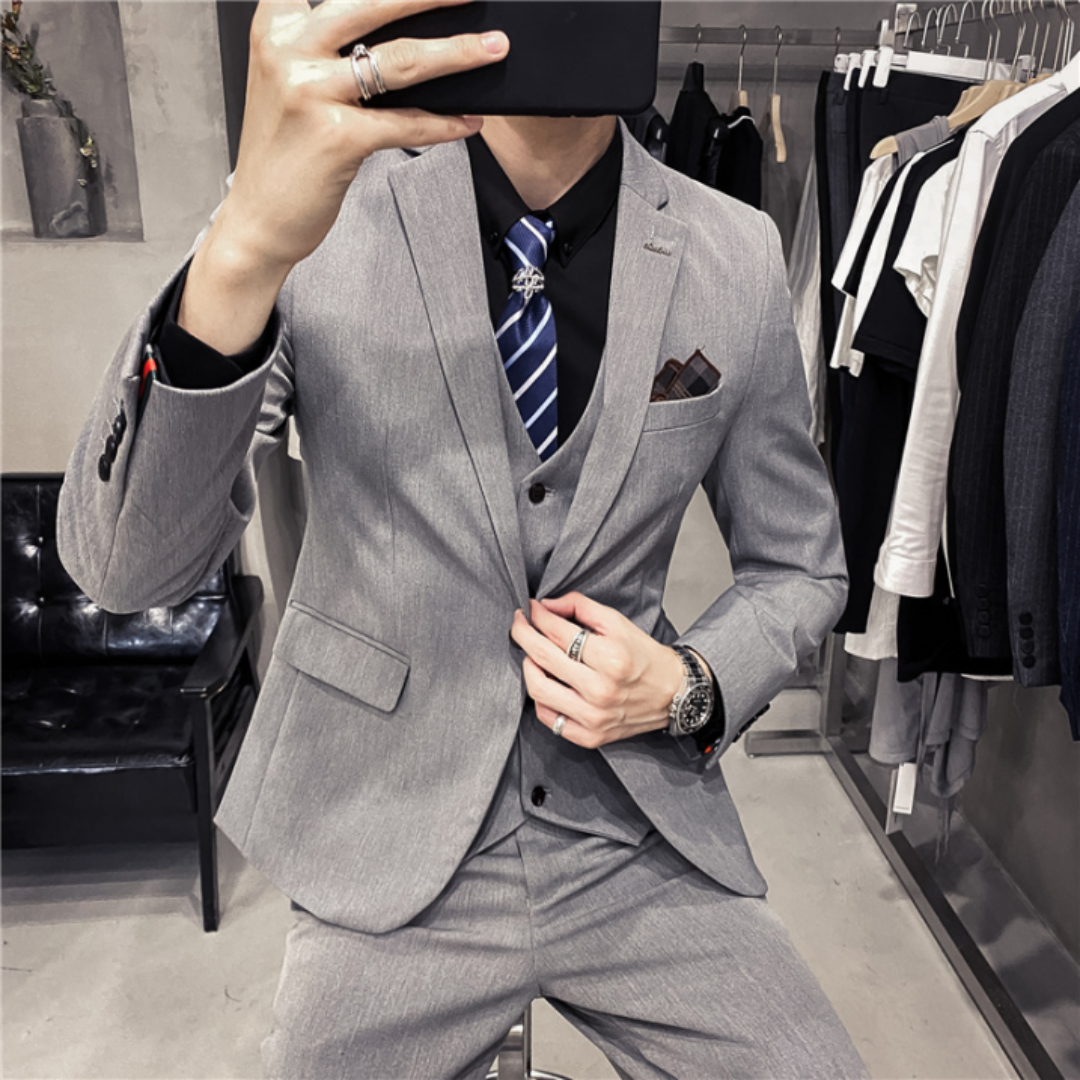 Men's Wedding Suit with Check Pattern - Classic Tailored Blazer, Vest, and Trousers Set 2
