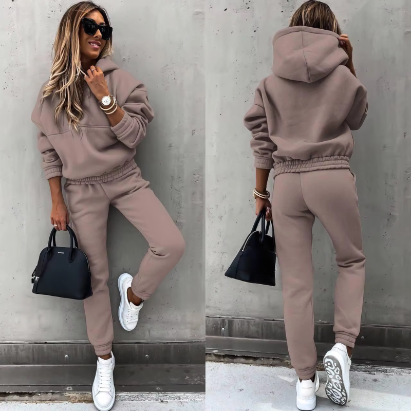 Women's Activewear Two-Piece Training Set for Gym and Leisure 1