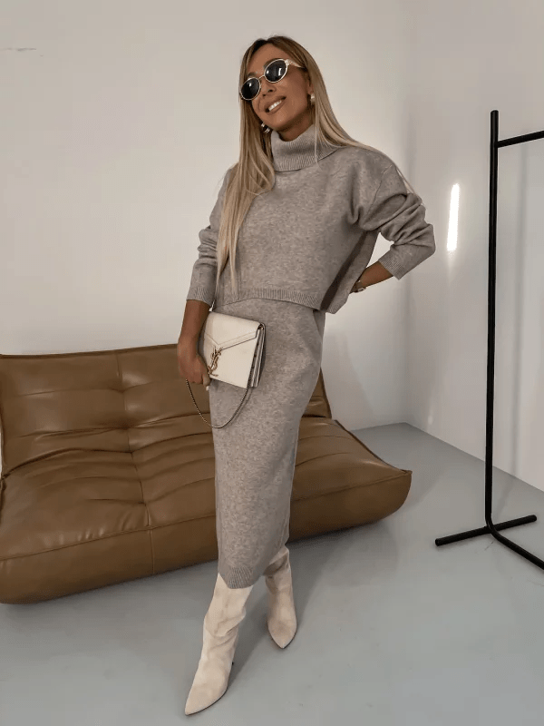 Women's Sweater Dress with Turtleneck and Figure-Flattering Design – Cozy Chic for Casual or Evening Wear